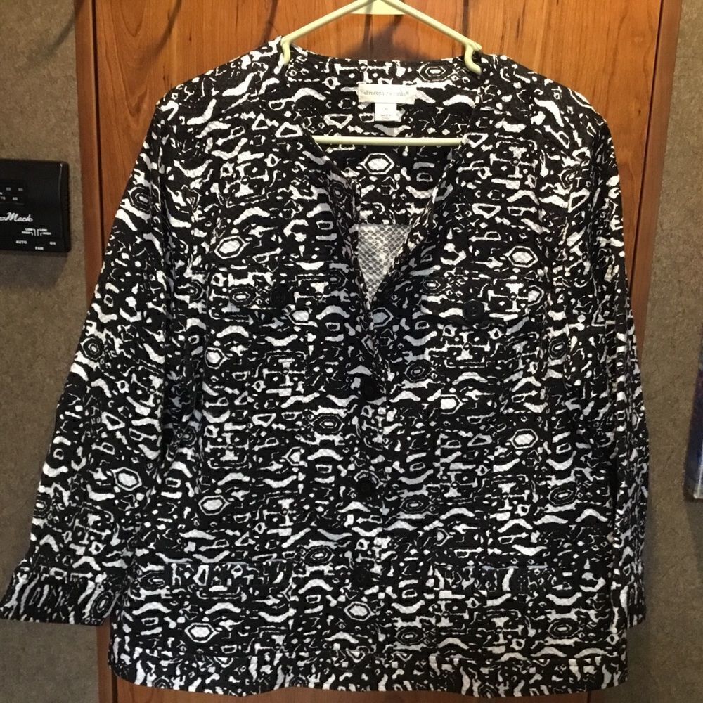 NWOT. Christopher & Banks Brand Women’s Suit Jacket Size XL Black & White